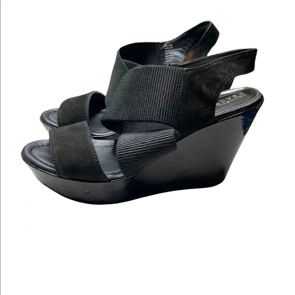 Kenneth Cole Reaction wedge Size 6 1/2 M